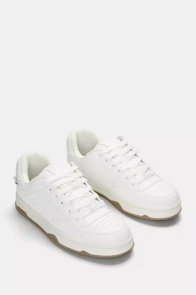 حذاء رياضي مخطط من الجانبين ذو نعل سميك