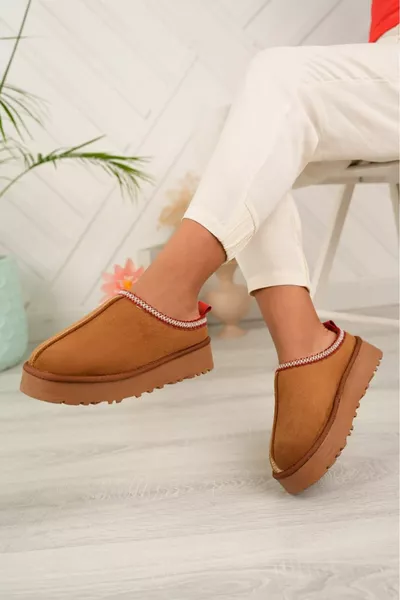 حذاء نسائي من الجلد المدبوغ بصوف داخلي ونعل سميك