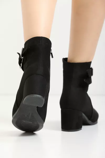 حذاء نسائي قصير من الجلد السويدي الأسود بحزام مزدوج