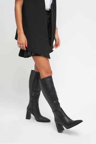 حذاء نسائي بكعب عالٍ بتفاصيل سحاب باللون الأسود اللامع جولز