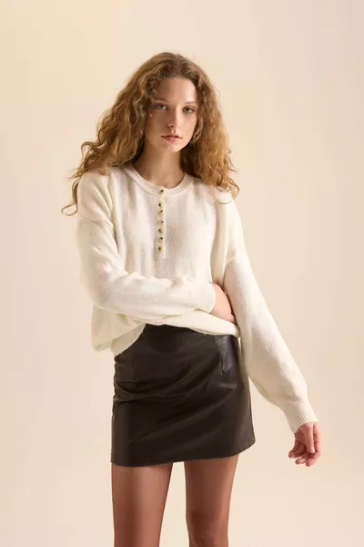 Relaxed Fit Buttoned Collar Knit Sweater axns