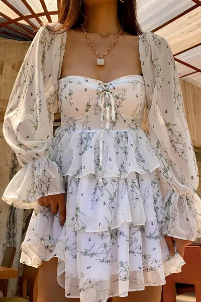 فستان بطبقة الأميرة أبيض