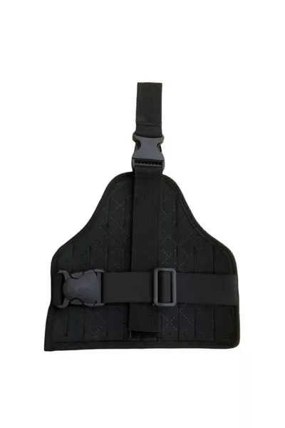 أسود بحركة مثيرة للأرجل