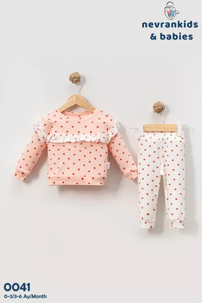 طقم طفلة بنقشة قلب بوليرا ملاك