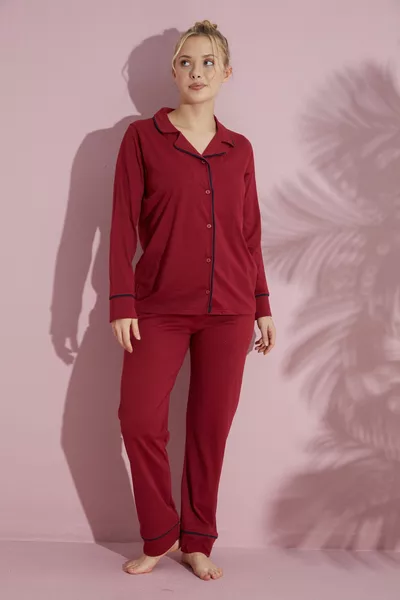 Burgunderfarbenes langärmeliges Pyjama-Set aus Baumwolle mit Knopfleiste für Damen