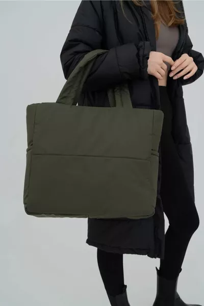 حقيبة تسوق من القماش المخملي بارتفاع ولون زيتي