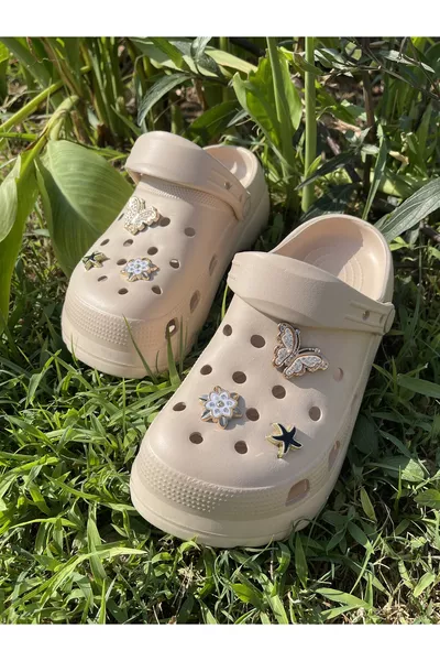 Mädchen Sandalen mit Schmetterlingssteinen (kleine Passform, bitte eine Nummer größer wählen)