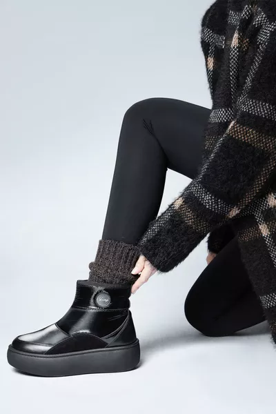 بوت نسائي أسود مقاوم للماء بمقاس  مع قاعدة غير قابلة للانزلاق