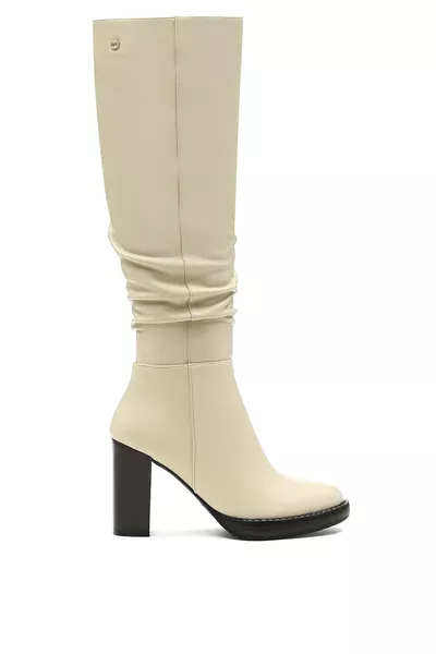 حذاء نسائي بكعب عالي من إنجي بريسي