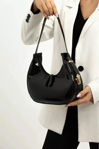 Borsa a spalla da donna in pelle verniciata con cerniera Cherry Bag e dettaglio tracolla