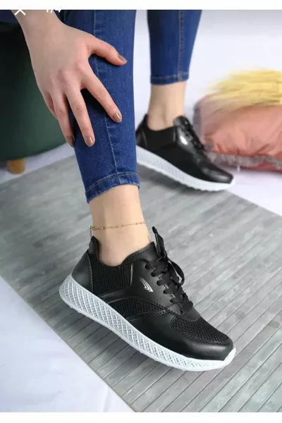 Zwarte-witte schoenen met dikke zool en mesh