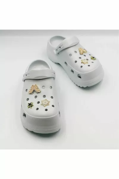 Comfortabele hielslippers voor verpleegkundigen en dokters in grote ziekenhuizen