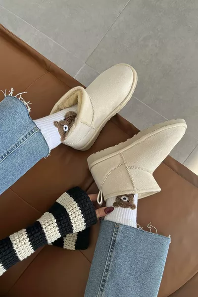 حذاء نصفي نسائي من آسيا مبطن بالفراء مع قاعدة سميكة وقطيفة باللون البيج
