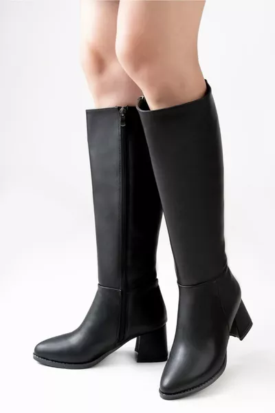 حذاء نسائي طويل من الجلد الأسود بسحاب، بنعل مسنن وطرف مدبب