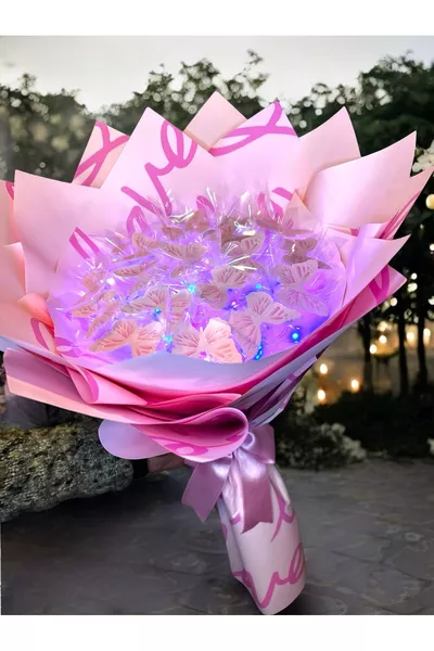 Букет с розова пеперуда с LED светлини, опакован с любов, декоративен подарък за майка, любим човек или приятел
