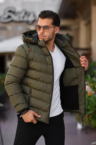 معطف رجالي شتوي مبطن بالقطبية، مقاوم للماء والبرد، مع غطاء رأس، باللون الأحمر مع تفاصيل سوداء