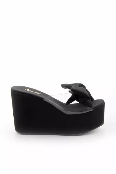 شباشب نسائية من الساتان الأسود غير اللامع 