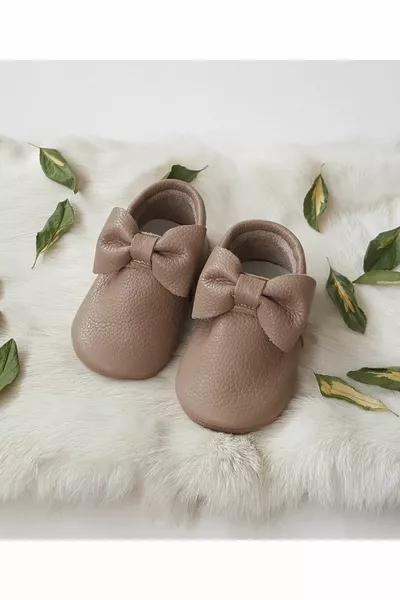 Малышка София кожаные лоферы молочный кофе обувь пинетки