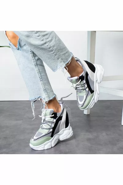 سنيكرز بكعب عال مبطن