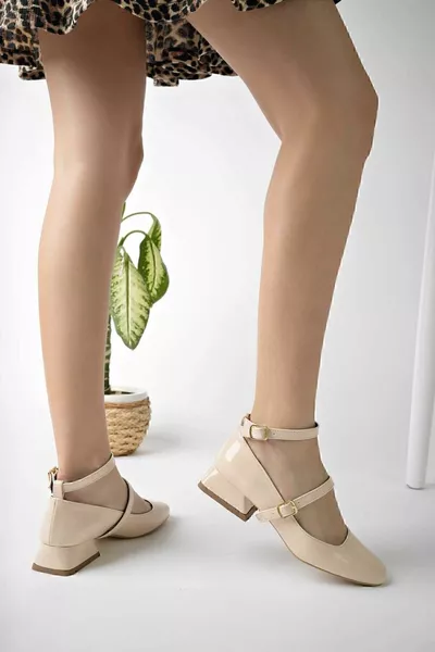 Mary Jane Cream Lakleer Gesloten Rug Dubbele Band Vierkante Neus Helm Korte Blokhakken voor dames