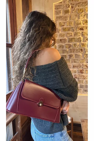 Сумка Caryle Baguette бордового цвета