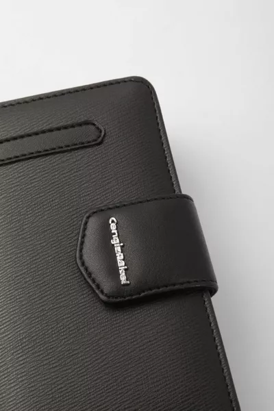 محفظة المرأة السوداء