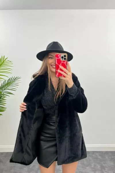 Cappotto da donna leggero ed elegante in morbida pelliccia di seta