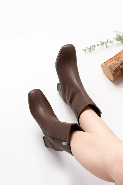 Bottes marron à talons moyens pour femmes