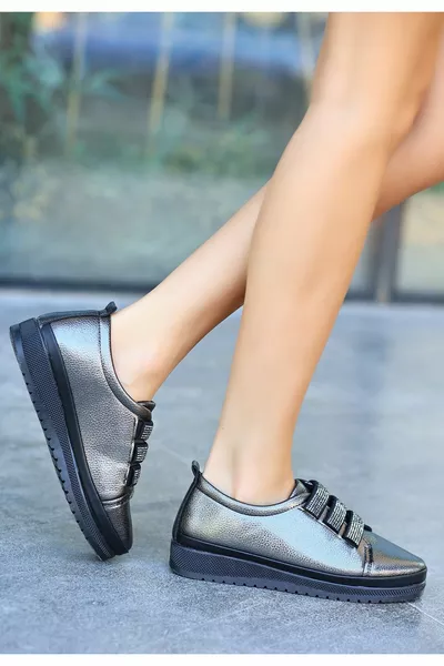 Defne  Platinum Sneaker aus Lackleder