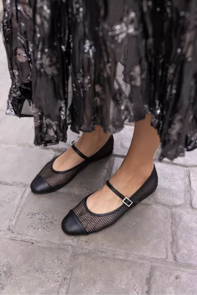 بيتروف المرأة الأسود الباليه الشقق