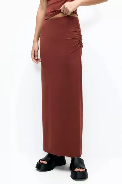 تنورة طويلة بكشكشة