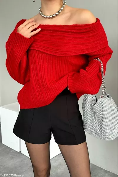 المرأة أحمر الكتف مفتوحة سترة مطوية