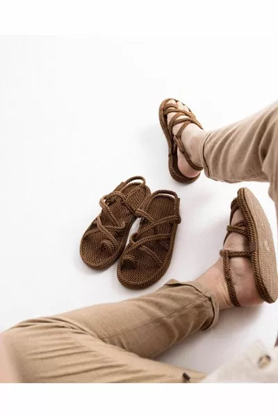 براون الخوص اليدوية حبل الصنادل