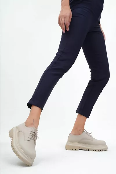 جلد طبيعي بيج نسائي عارضة سميكة وحيد أحذية جلدية متسكعة 