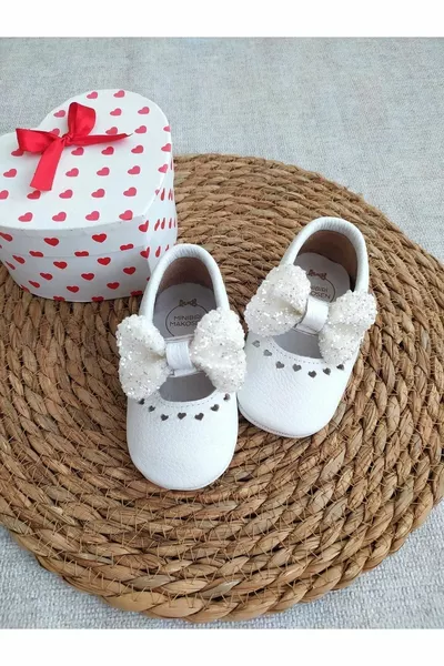 One Princess Model White Baby Girl Leather Loafers Booties