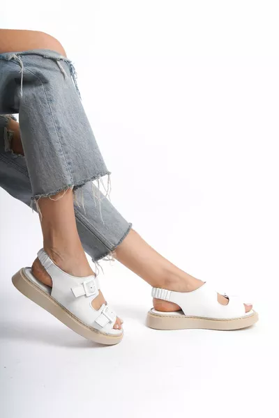 Sandali da donna in pelle bianca con cinturino alla caviglia a doppia fibbia