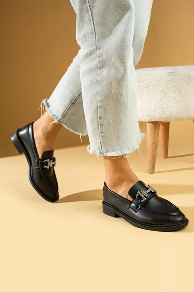 المرأة الأسود المتسكع المتسكع عارضة عارضة وحيد الأحذية مع مشبك عارضة