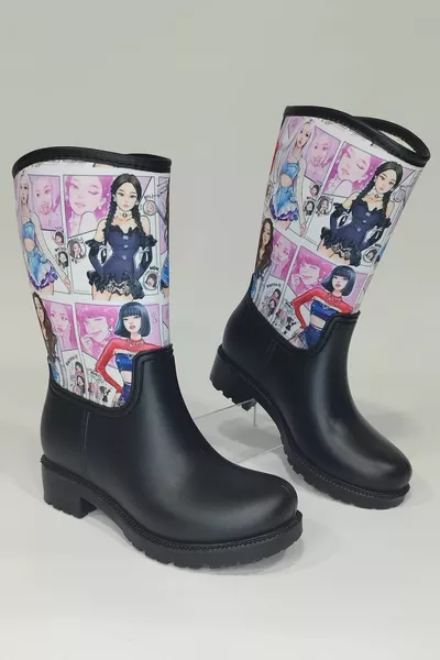 أحذية المطر للفتيات المطبوعات باللون الأسود - 4