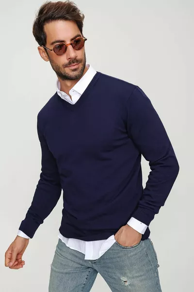 Marineblauwe gebreide trui met V-hals voor heren 