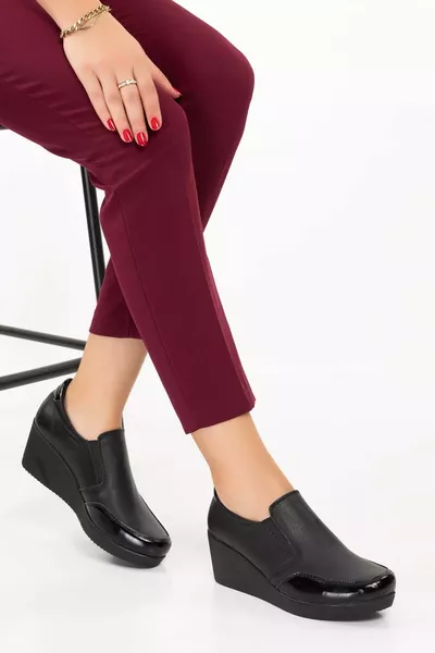 Genuine Leather Padded Heel Casual Mom Shoes ell. Black