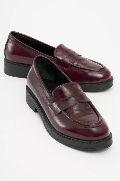 PLINE Cuir verni bordeaux Mocassins pour femmes