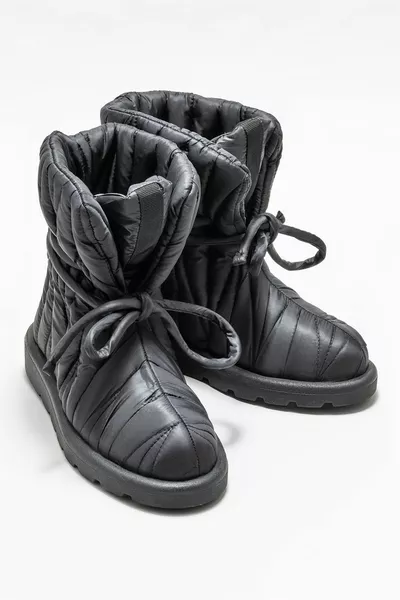 أحذية نسائية سوداء مسطحة