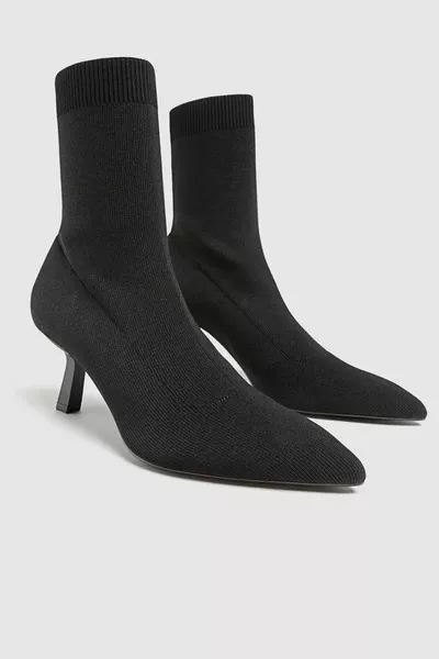 Schwarze Stiefeletten mit Stretchabsatz