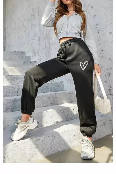 بنطال رياضي كبير الحجم مطبوع على شكل قلب للجنسين مع خصر وساق مطاطية