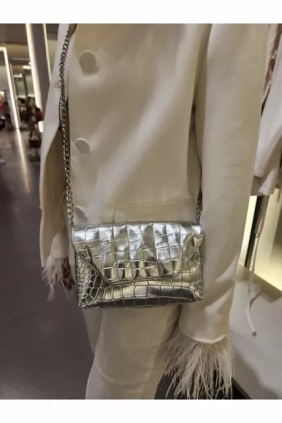 Магазини Дамска мини чанта през рамо Croco Pattern с верижка