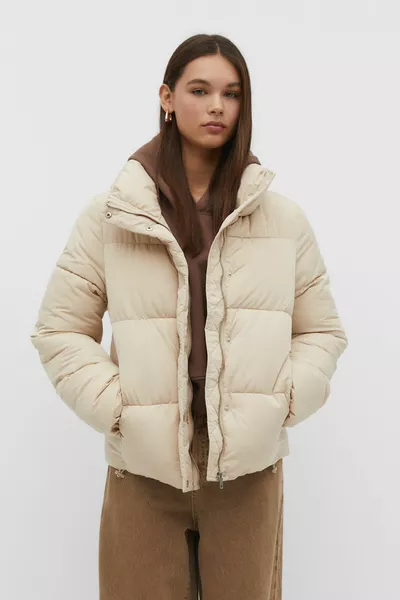 Piumino con colletto rialzato