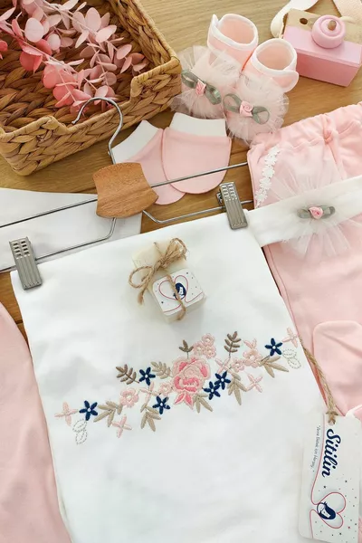 Kız Bebek Pembe 'lu Hastane Çıkışı Natural Işlemeli Set