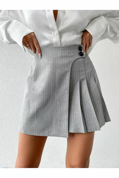 تنورة قصيرة رمادية