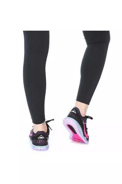 دبليو إم إن إس جونيبر تريل حذاء جري أسود للسيدات 