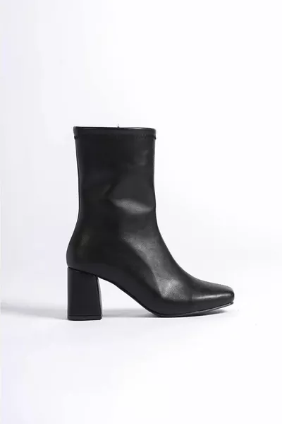 Stivali con tacco nero da donna con punta smussata